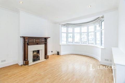 1 bedroom in a house share to rent, Elgar Avenue, Surbiton, KT5