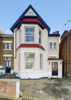 6 bedroom detached house to rent, Nightingale Road, London NW10