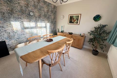undefined, Glen View Close, Nab Wood, Shipley, BD18