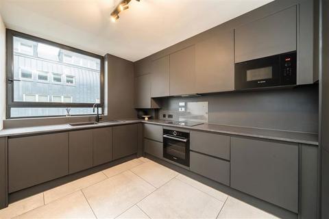 3 bedroom flat to rent, Anhalt Road, London SW11