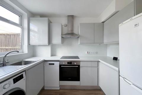 3 bedroom terraced house to rent, Green Lane, New Malden