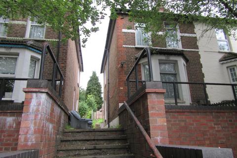 4 bedroom semi-detached house to rent, 58 Hughenden Road, High Wycombe, HP13