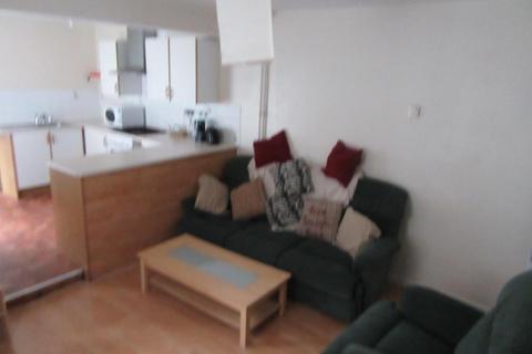 4 bedroom semi-detached house to rent, 58 Hughenden Road, High Wycombe, HP13