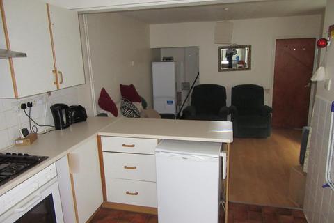 4 bedroom semi-detached house to rent, 58 Hughenden Road, High Wycombe, HP13