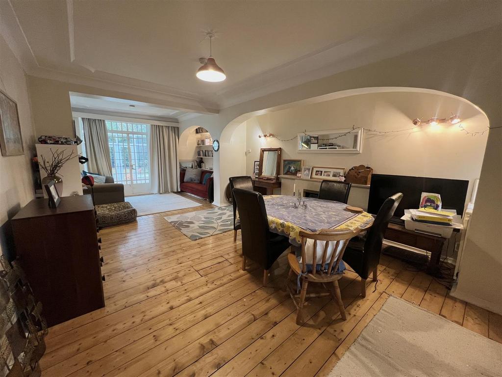 Living/dining room