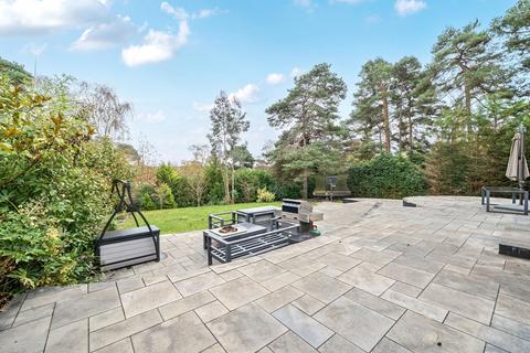 5 bedroom detached house to rent, Walkers Ridge, Camberley, GU15