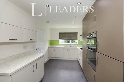 4 bedroom semi-detached house to rent, Comet Avenue, ST5