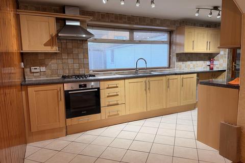 5 bedroom semi-detached house to rent, Heddington Way, Leicester