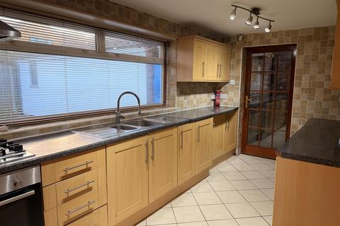 5 bedroom semi-detached house to rent, Heddington Way, Leicester