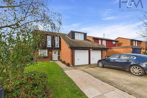 4 bedroom detached house for sale, Underwood Road, Stevenage