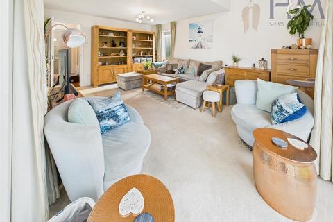 4 bedroom detached house for sale, Underwood Road, Stevenage