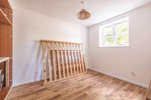undefined, Knowles Close, West Drayton UB7