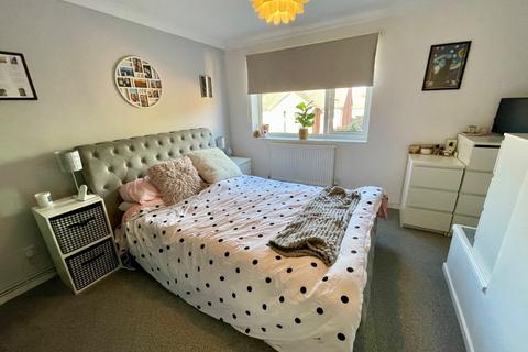 undefined, Benington Close, Luton, Bedfordshire, LU2 7YJ