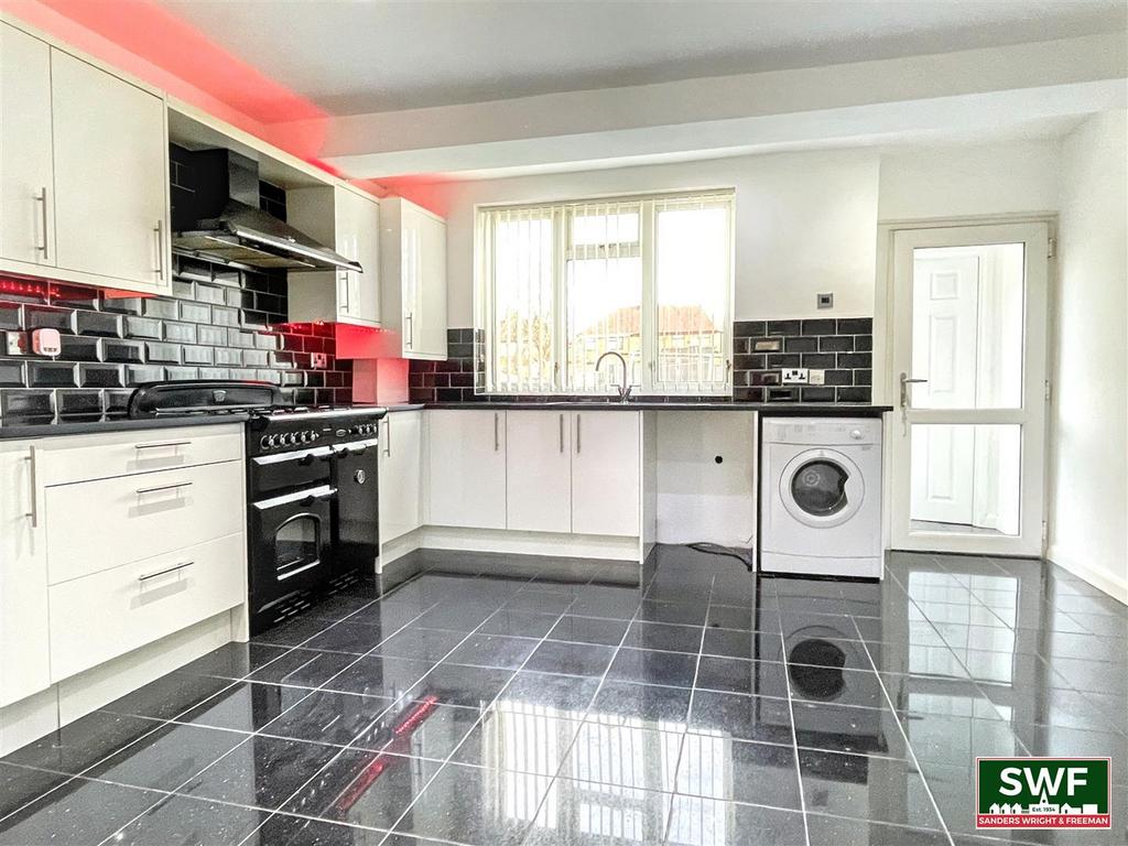 Kitchen4.jpg