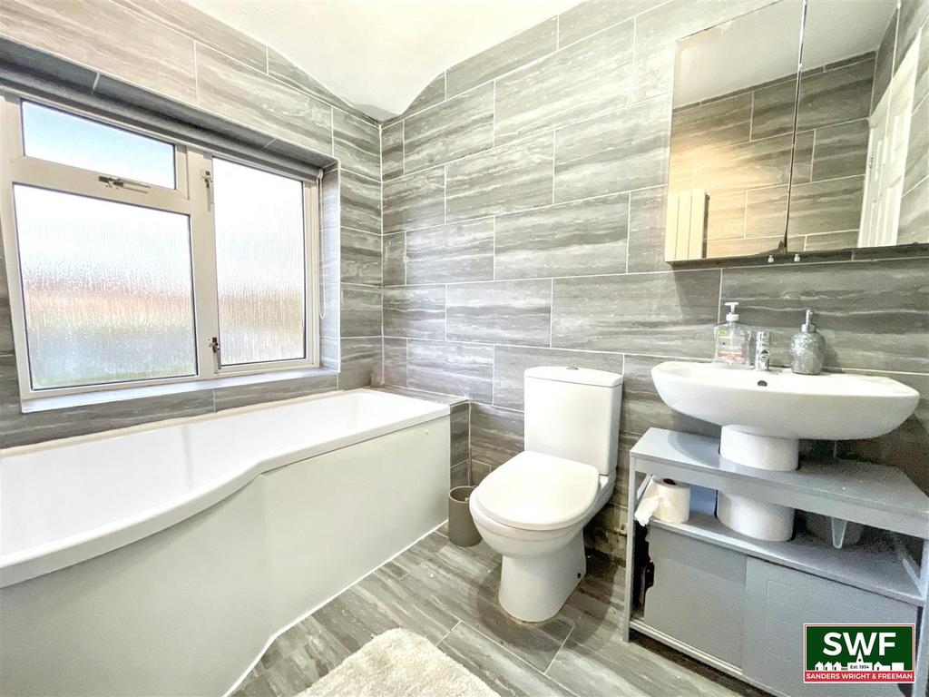 Bathroom1.jpg