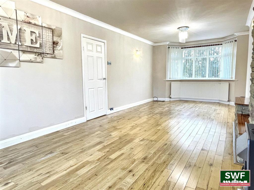 Living room1.jpg
