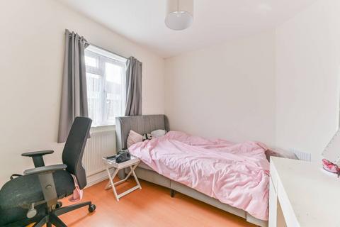 2 bedroom maisonette for sale, Eldertree Way, Mitcham, CR4