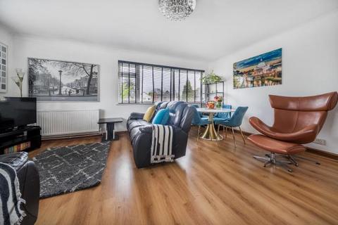 2 bedroom maisonette for sale, Kingfield Drive,  Woking,  Surrey,  GU22