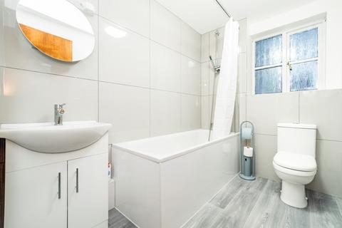 2 bedroom flat to rent, Celestial Gardens, London, SE13