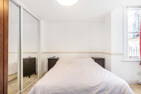 2 bedroom flat to rent, Lakeside Road, London, W14