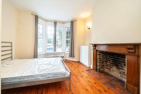 2 bedroom flat to rent, Avenue Road, London W3