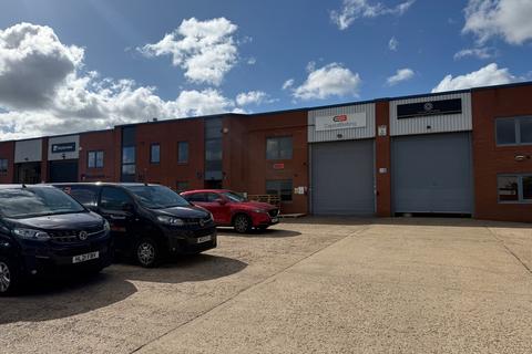 Warehouse to rent, Little Mundells Welwyn Garden City AL7 1EW
