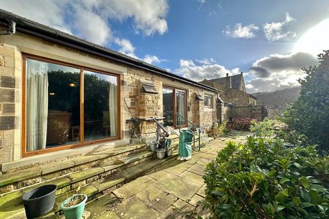 3 bedroom semi-detached bungalow for sale, St. Johns Close, Hebden Bridge, HX7 8DP.