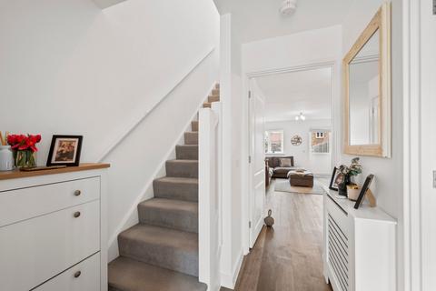 2 bedroom end of terrace house for sale, Poppins Close, Walton-on-Thames, Surrey, KT12