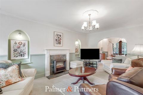 4 bedroom detached house for sale, Russell Gardens, Essex CM2