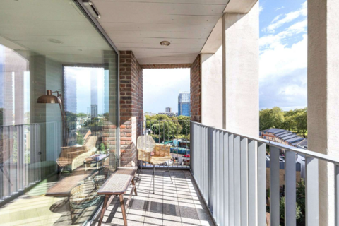 3 bedroom apartment for sale, Downs Road, London E5