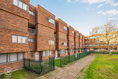2 bedroom flat for sale, Copley Close, London, W7