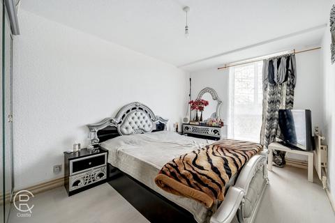 2 bedroom flat for sale, Copley Close, London, W7