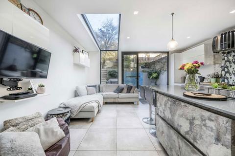 2 bedroom flat for sale, Harwood Road, London SW6
