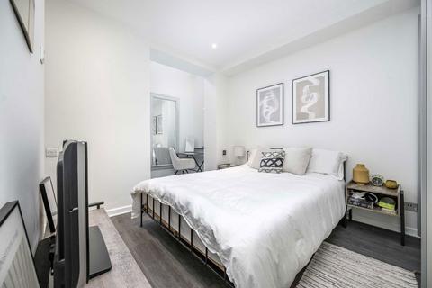 2 bedroom flat for sale, Harwood Road, London SW6