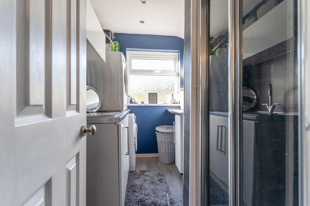 Utility/Shower Room
