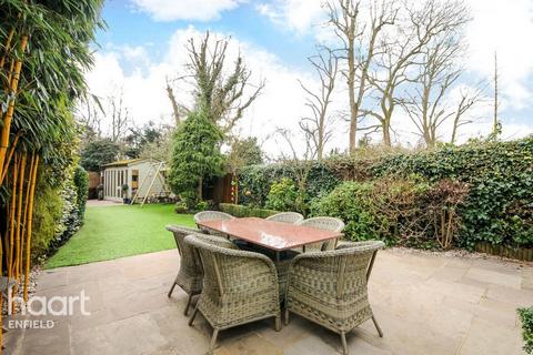 4 bedroom cottage to rent, Wagon Road, BARNET
