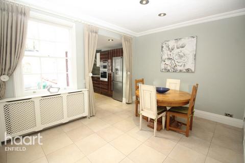 undefined, Wagon Road, BARNET