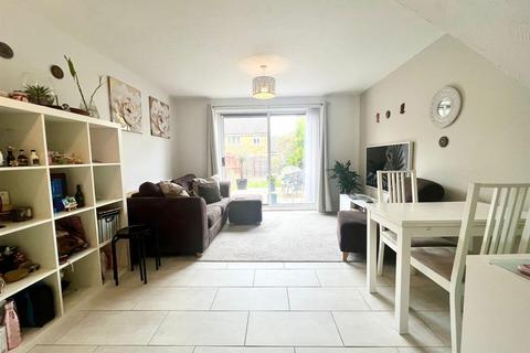 2 bedroom house to rent, Wilson Close, Bishop's Stortford