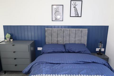 1 bedroom in a house share to rent, Newly Refurbished Ensuite Room with Kitchenette -