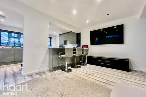 4 bedroom semi-detached house for sale, Baker Street, Enfield