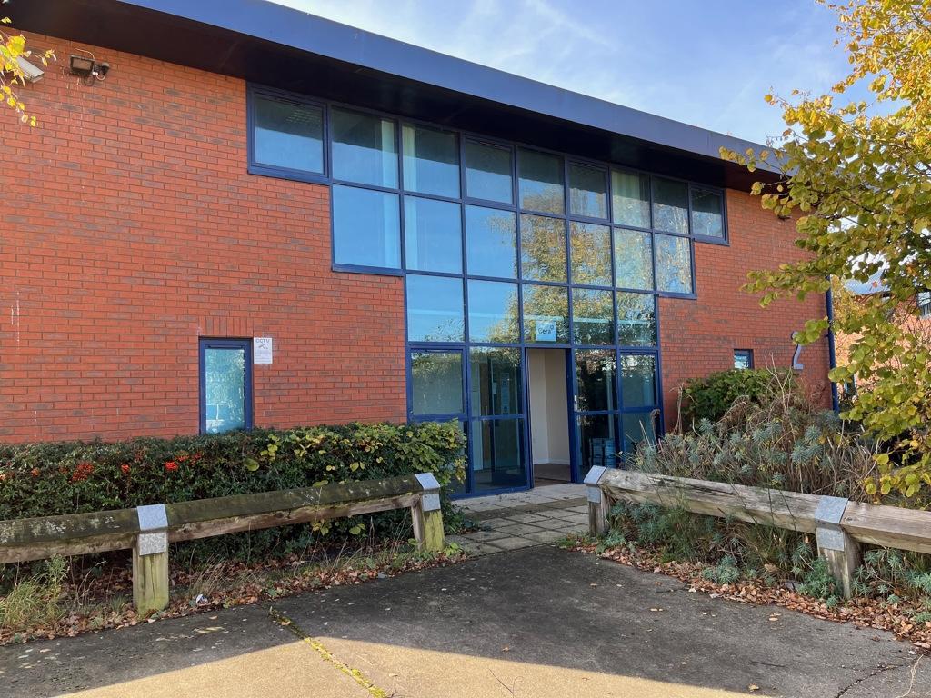 2 Brunel Court, Brunel Road, Clacton... Office - £2,458 pcm (£567 pw)