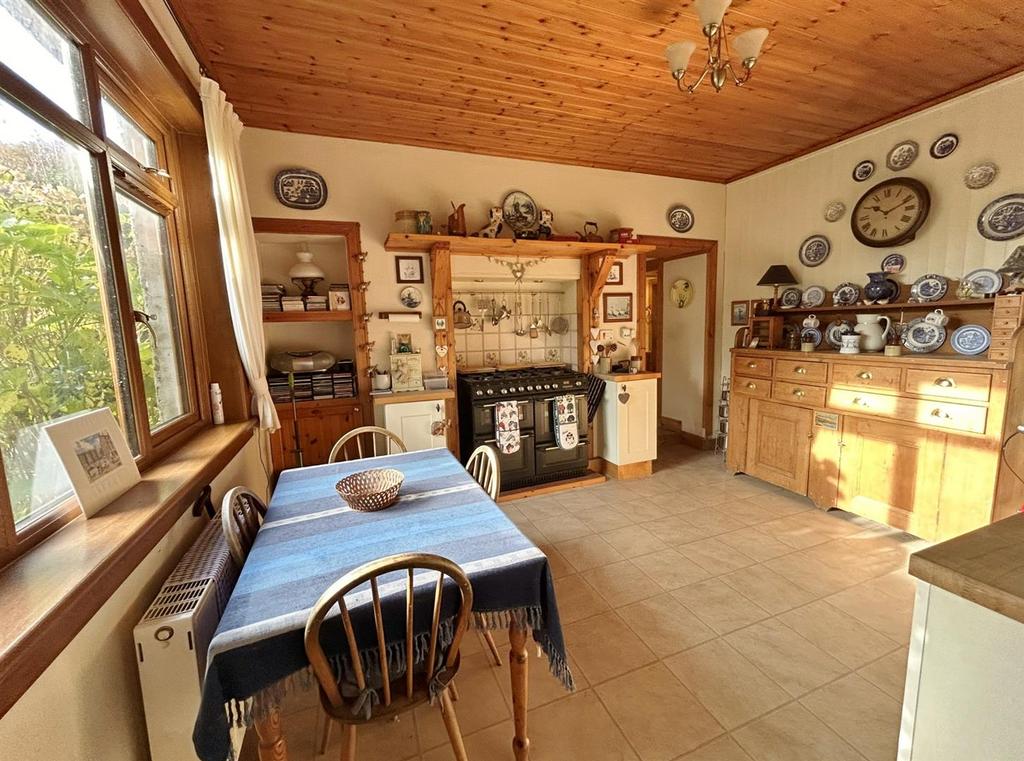 Breakfasting Kitchen
