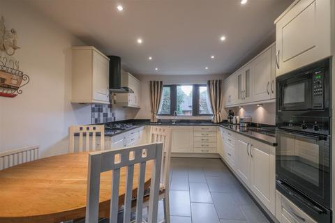 4 bedroom detached house for sale, Rosehill Drive, Huddersfield, HD2