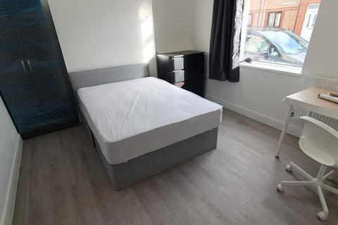 5 bedroom house to rent, 79 Pearl Street