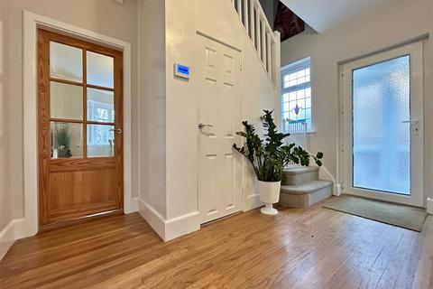 3 bedroom detached house for sale, Bromsgrove Road, Hunnington, Halesowen