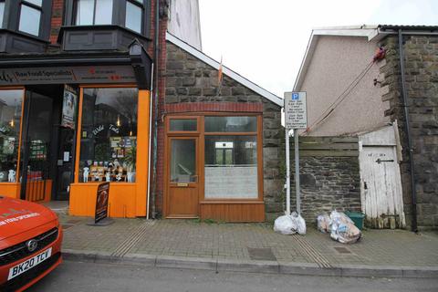 Property to rent - High Street, Tonyrefail CF39 8PG