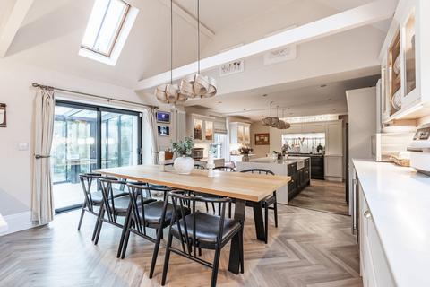 undefined, Stunning Long Sutton Home with Indoor Pool, Gym, Games Room, Annexe, and Landscaped Gardens