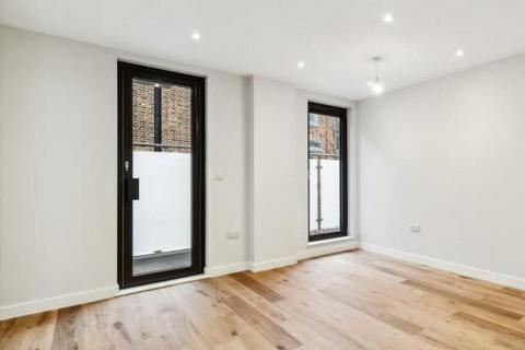 2 bedroom flat for sale, Battersea High Street, London SW11
