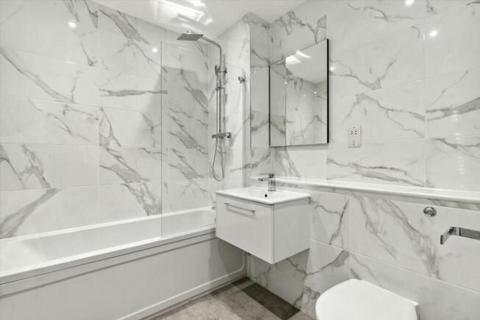 2 bedroom flat for sale, Battersea High Street, London SW11