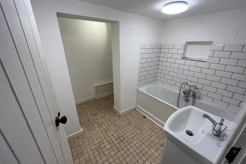 2 bedroom house to rent, Maidstone Road, Felixstowe IP11